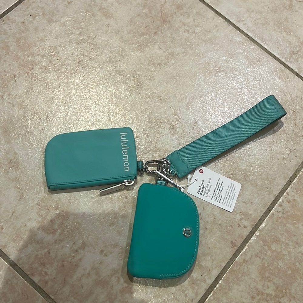 Send offer 🫶🏼NWT LULULEMON DUAL POUCH WRISTLET🫶🏼